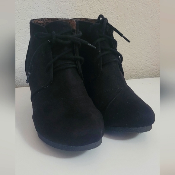 City Classified Wedges size 8.5 - Picture 6 of 6